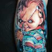 Mon tatouage de Chucky réalisé par Thomas de Derhospital  Chucky tattoo  Horror movie tattoos Creepy tattoos